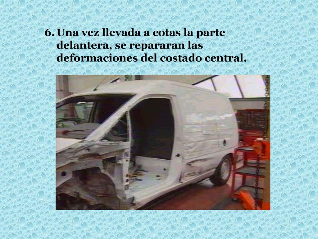 Una vez llevada a cotas la parte delantera, se repararan las deformaciones del costado central.