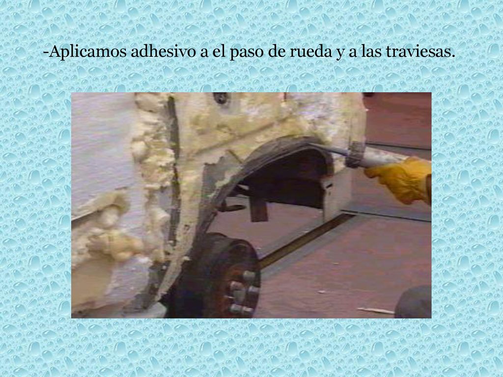 -Aplicamos adhesivo a el paso de rueda y a las traviesas.