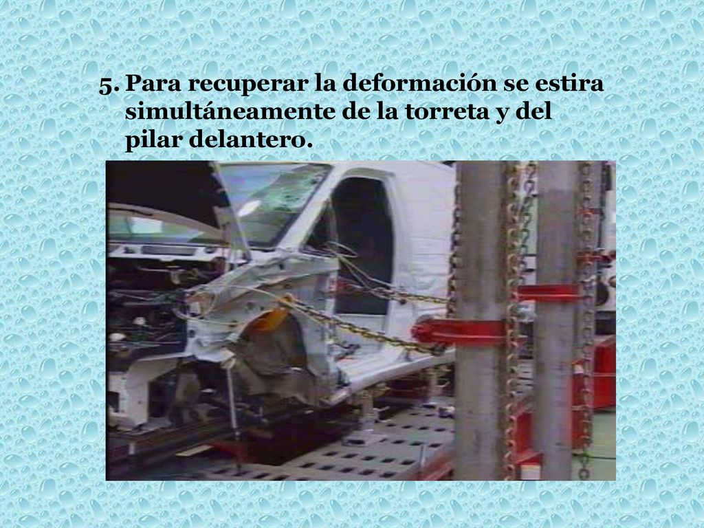Para recuperar la deformación se estira simultáneamente de la torreta y del pilar delantero.