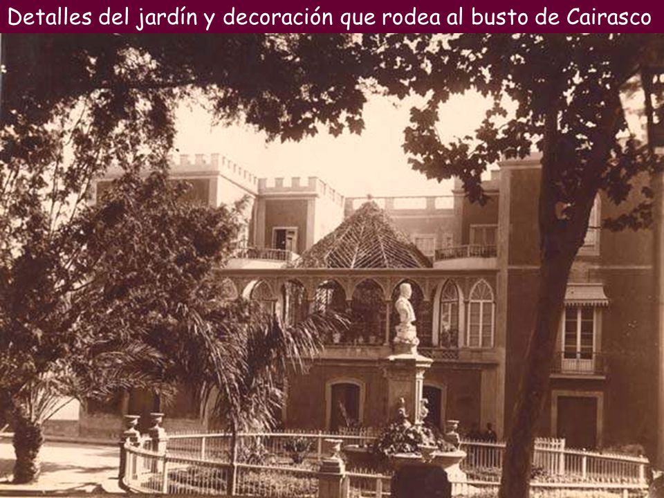 Detalles del jardín y decoración que rodea al busto de Cairasco