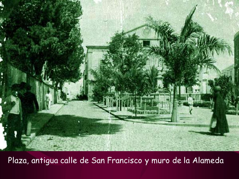 Plaza, antigua calle de San Francisco y muro de la Alameda