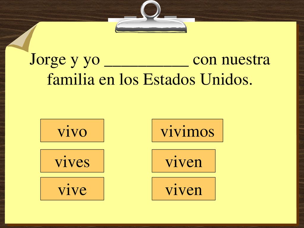 Jorge y yo __________ con nuestra familia en los Estados Unidos.