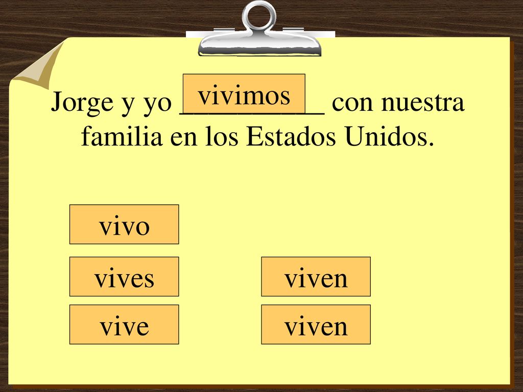 Jorge y yo __________ con nuestra familia en los Estados Unidos.