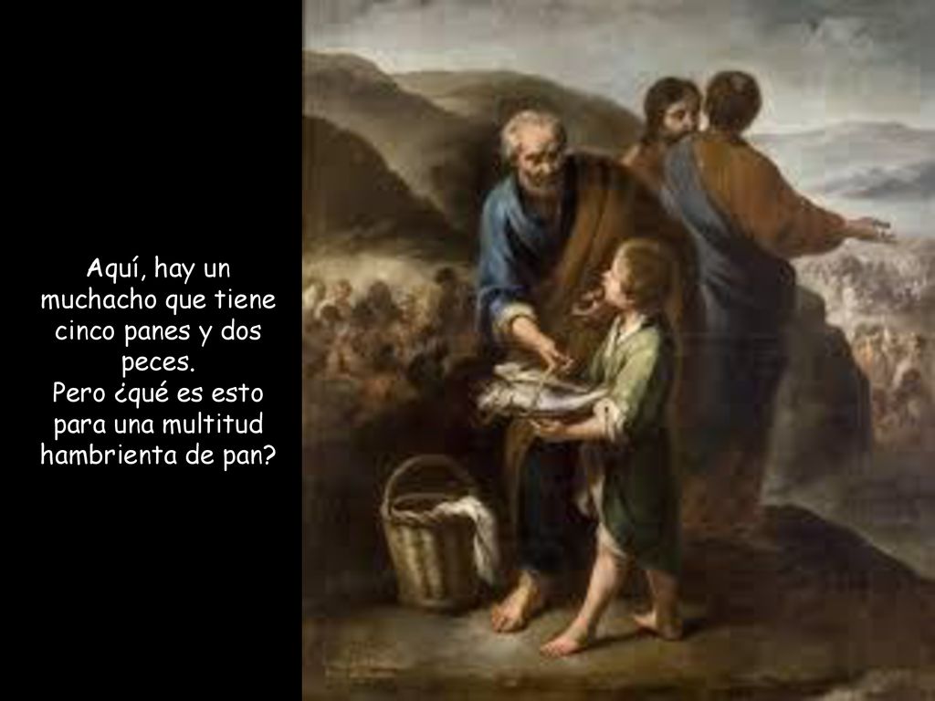 Aquí, hay un muchacho que tiene cinco panes y dos peces