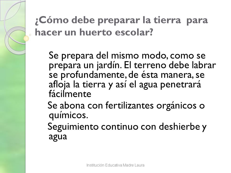 ¿Cómo debe preparar la tierra para hacer un huerto escolar