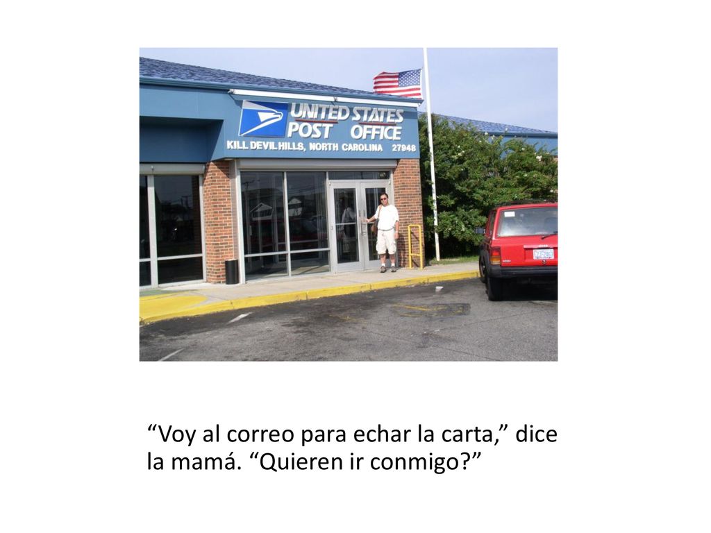 Voy al correo para echar la carta, dice la mamá. Quieren ir conmigo