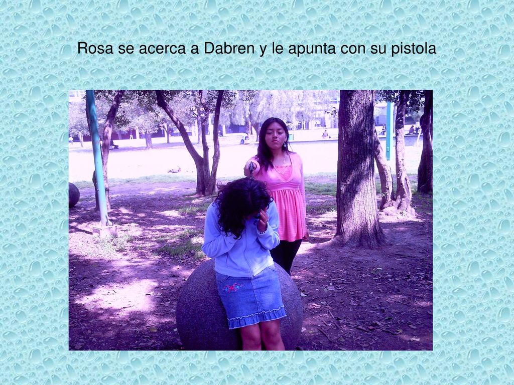 Rosa se acerca a Dabren y le apunta con su pistola