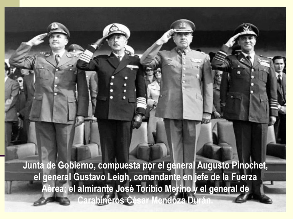 Junta de Gobierno, compuesta por el general Augusto Pinochet, el general Gustavo Leigh, comandante en jefe de la Fuerza Aérea; el almirante José Toribio Merino y el general de Carabineros César Mendoza Durán.