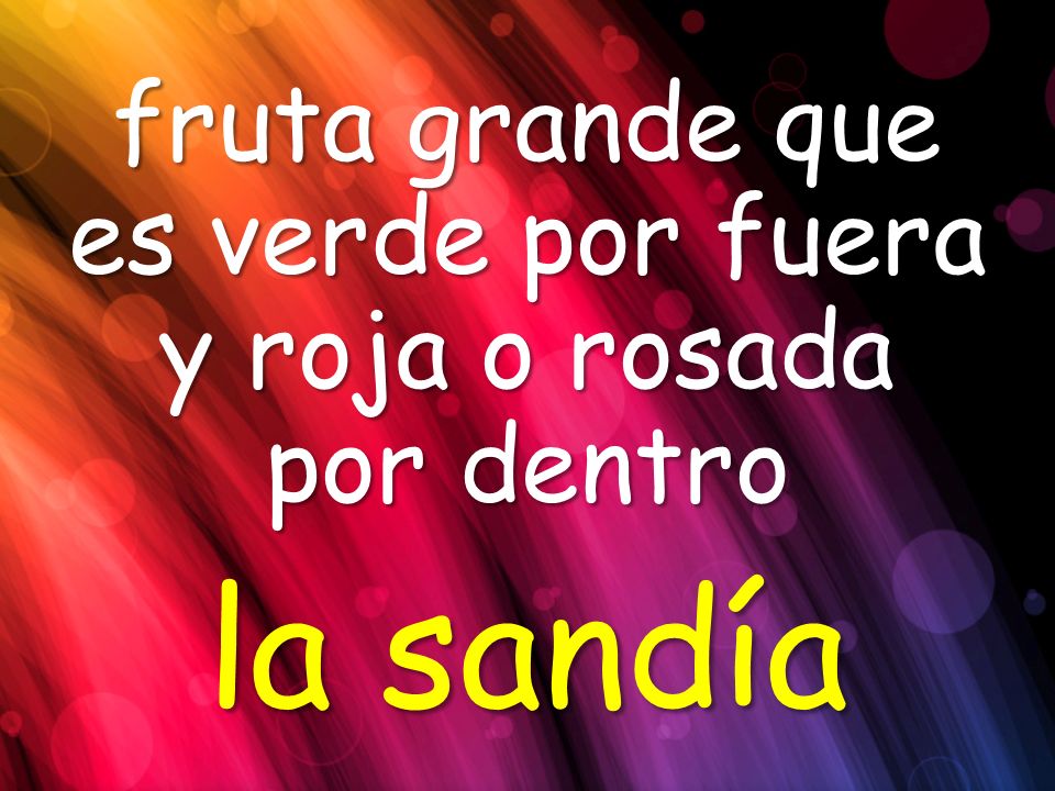 fruta grande que es verde por fuera y roja o rosada por dentro