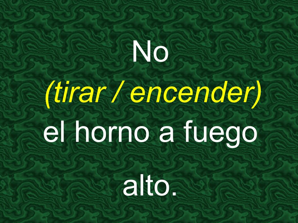 No el horno a fuego alto. (tirar / encender)
