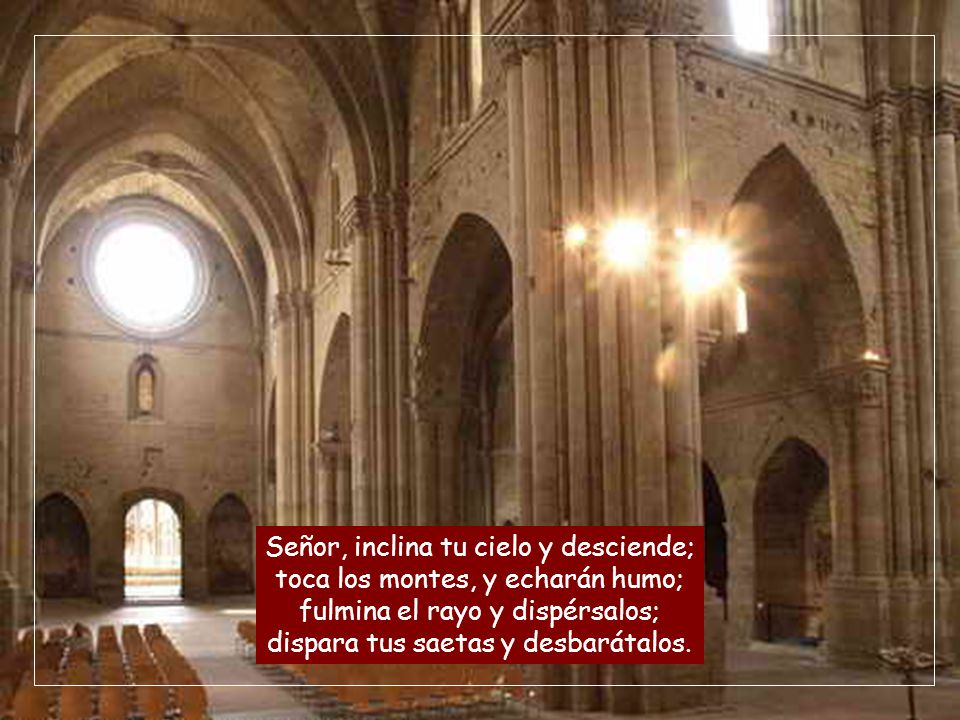 Señor, inclina tu cielo y desciende; toca los montes, y echarán humo; fulmina el rayo y dispérsalos; dispara tus saetas y desbarátalos.