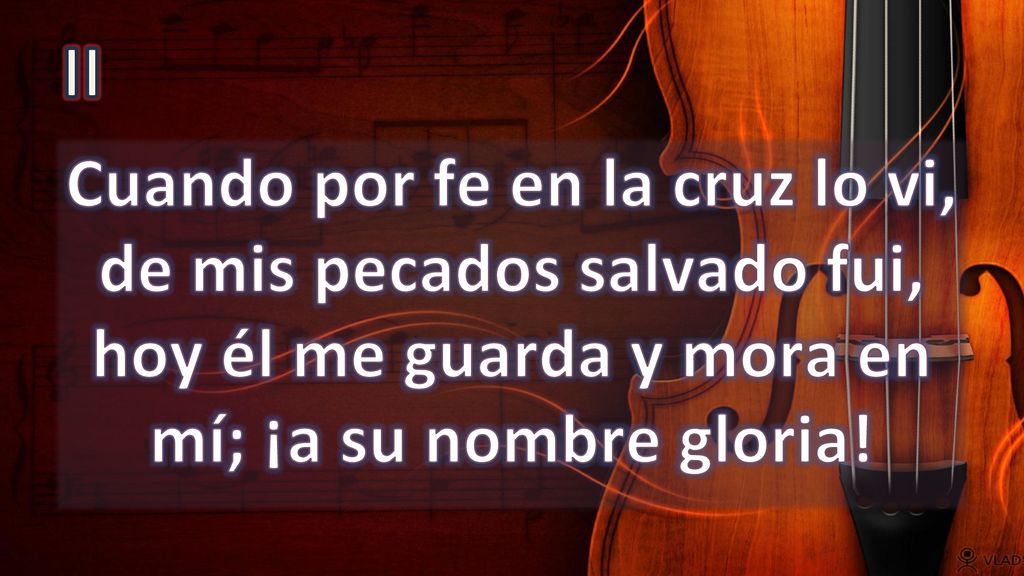 II Cuando por fe en la cruz lo vi, de mis pecados salvado fui, hoy él me guarda y mora en mí; ¡a su nombre gloria!
