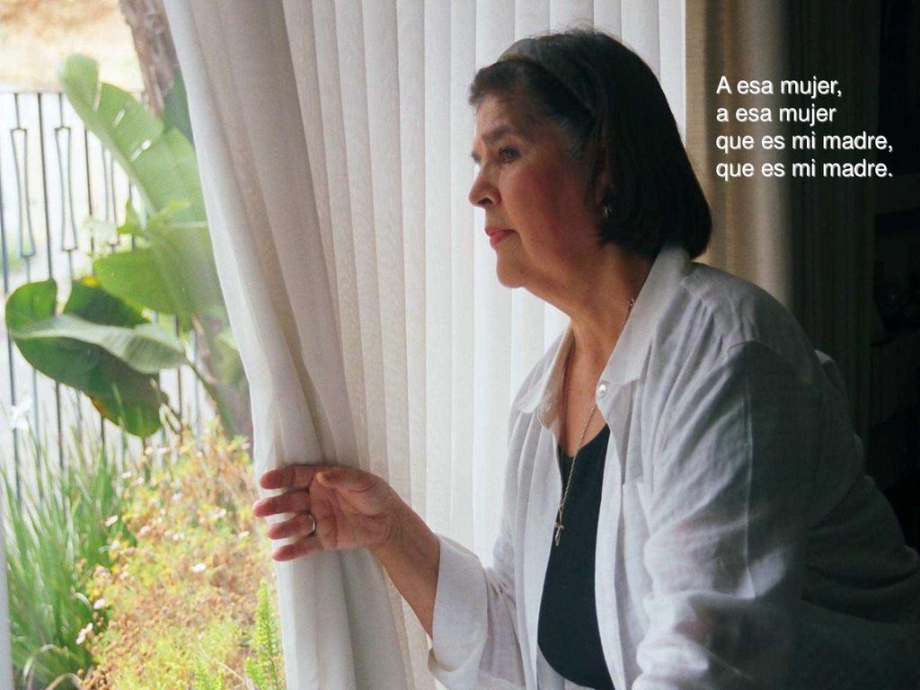 A esa mujer, a esa mujer que es mi madre, que es mi madre.