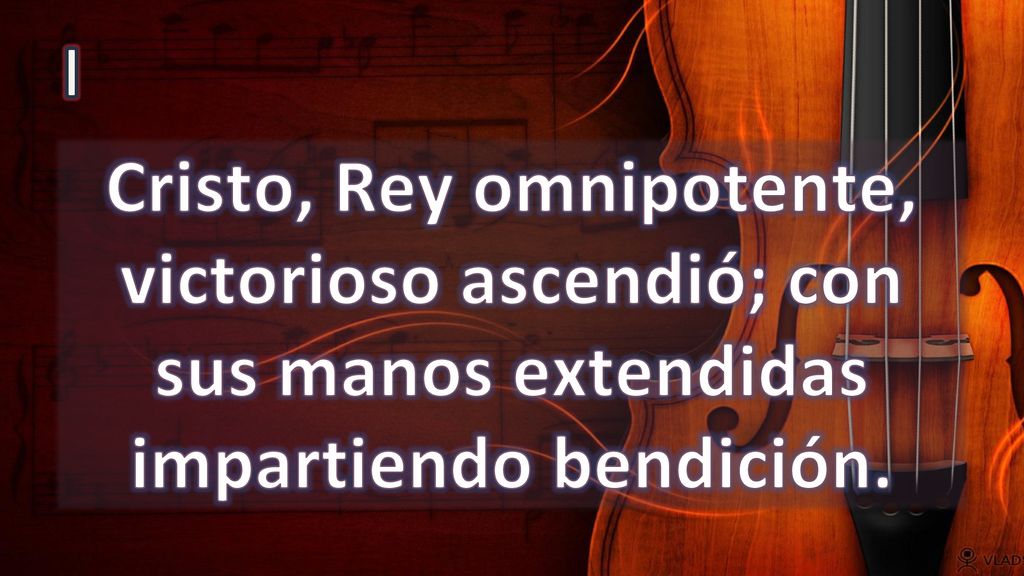I Cristo, Rey omnipotente, victorioso ascendió; con sus manos extendidas impartiendo bendición.