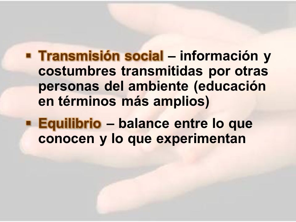 Transmisión social – información y costumbres transmitidas por otras personas del ambiente (educación en términos más amplios)