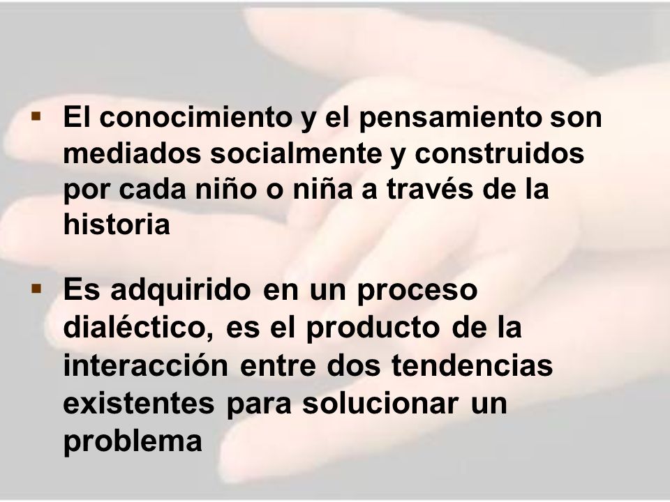 El conocimiento y el pensamiento son mediados socialmente y construidos por cada niño o niña a través de la historia