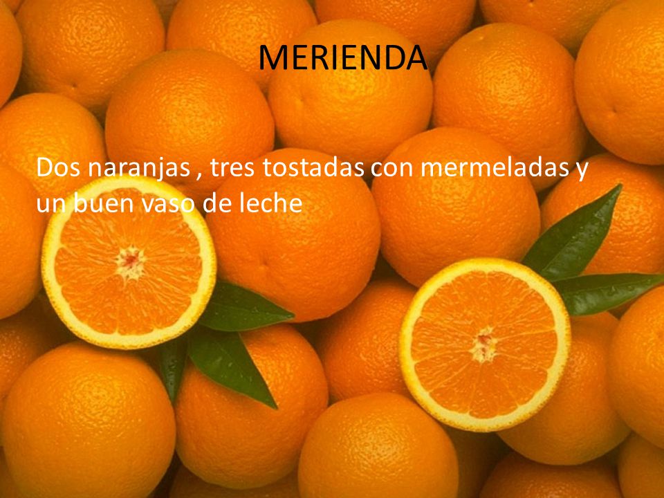 MERIENDA Dos naranjas , tres tostadas con mermeladas y un buen vaso de leche