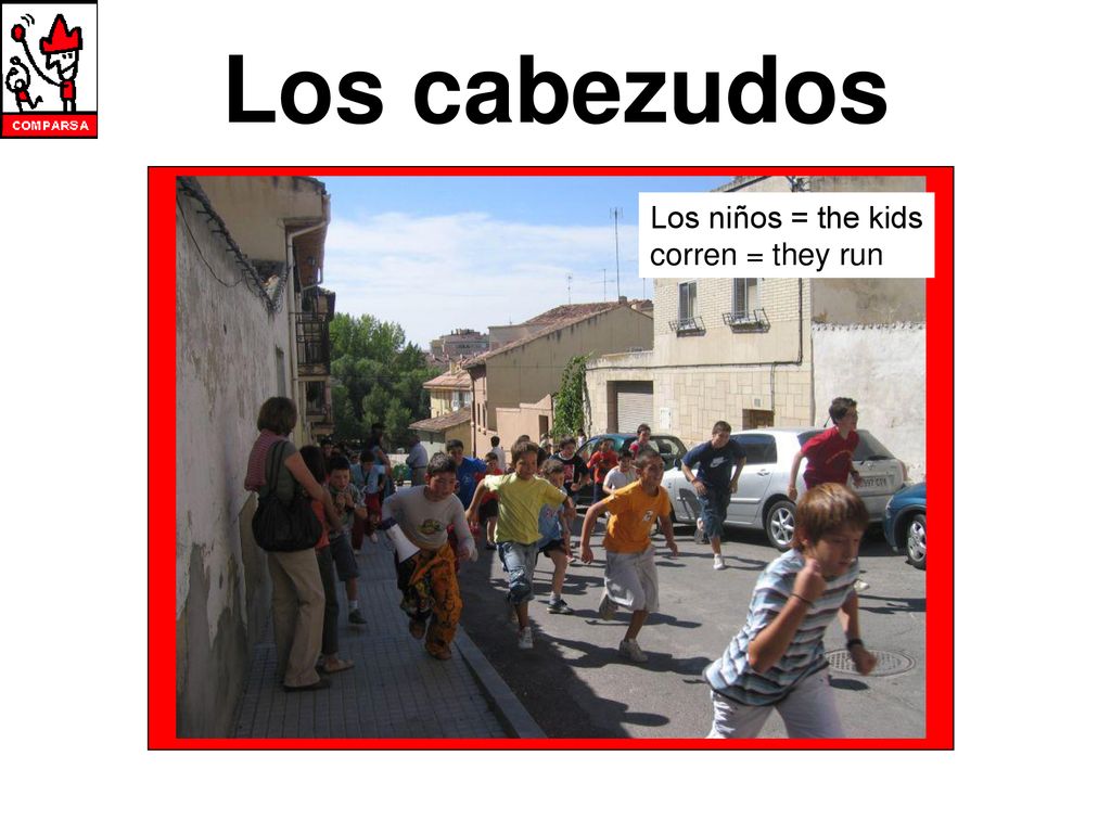 Los cabezudos Los niños = the kids corren = they run