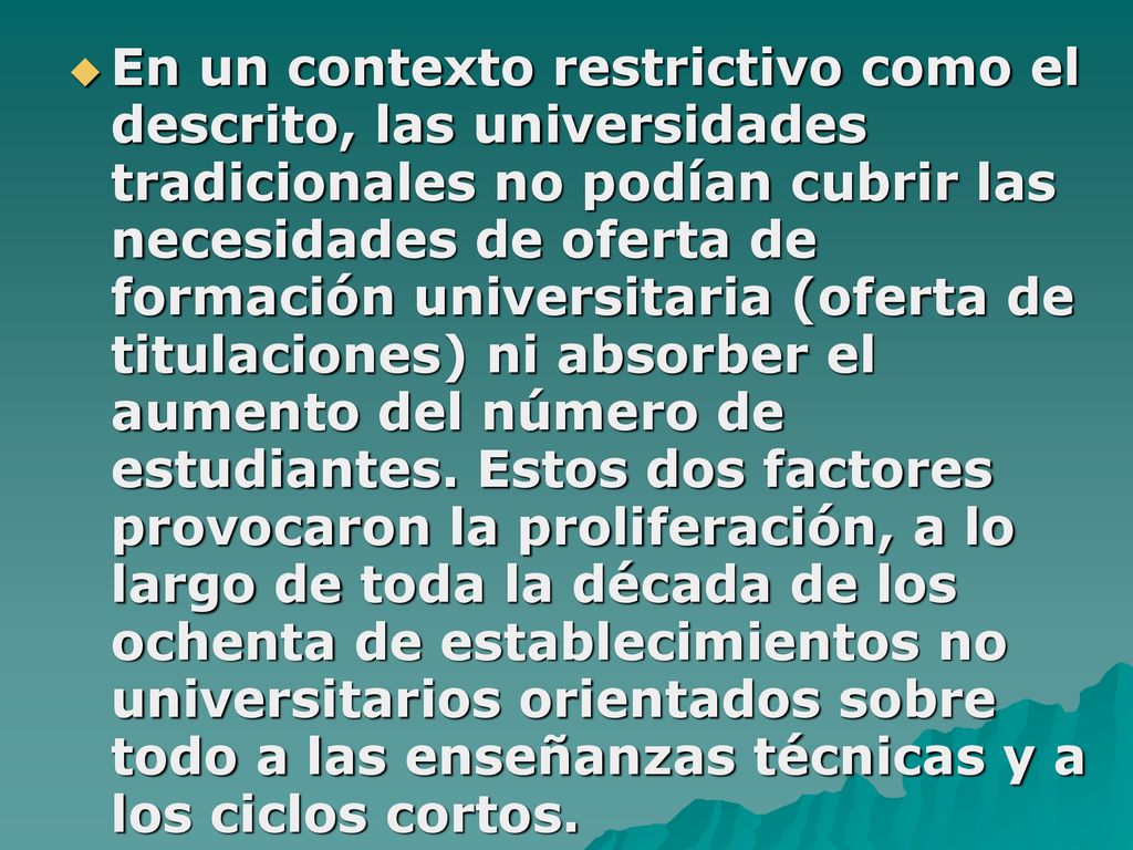 En un contexto restrictivo como el descrito, las universidades tradicionales no podían cubrir las necesidades de oferta de formación universitaria (oferta de titulaciones) ni absorber el aumento del número de estudiantes.