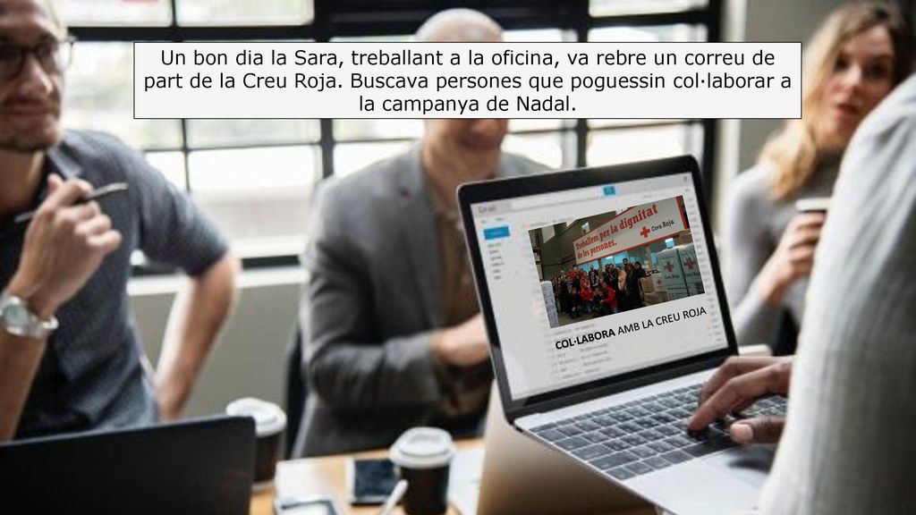 Un bon dia la Sara, treballant a la oficina, va rebre un correu de part de la Creu Roja. Buscava persones que poguessin col·laborar a la campanya de Nadal.