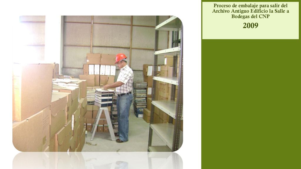 Proceso de embalaje para salir del Archivo Antiguo Edificio la Salle a Bodegas del CNP