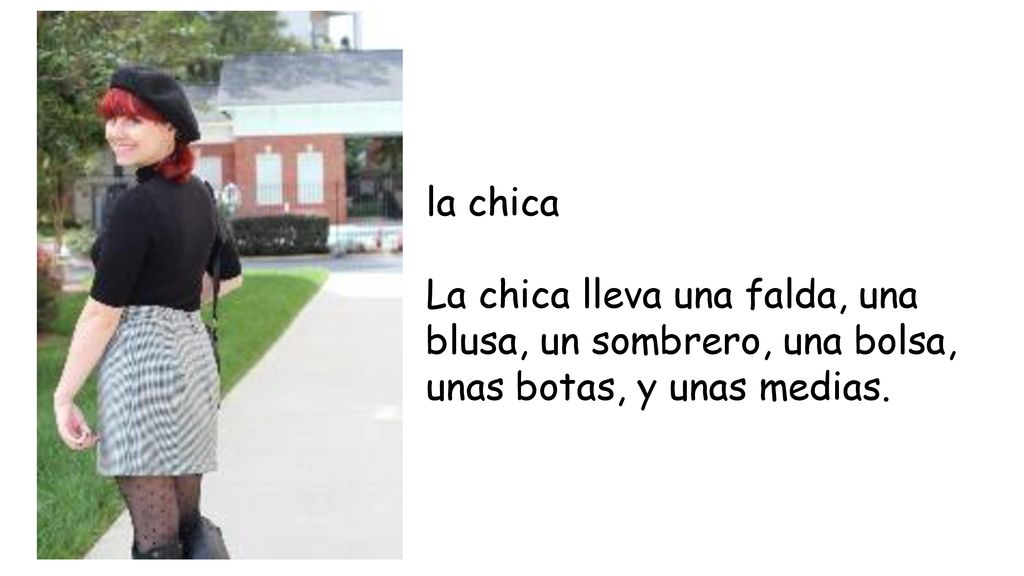 la chica La chica lleva una falda, una blusa, un sombrero, una bolsa, unas botas, y unas medias.