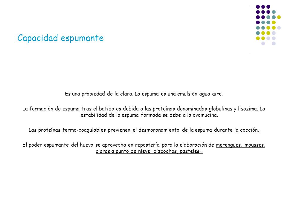 Es una propiedad de la clara. La espuma es una emulsión agua-aire.