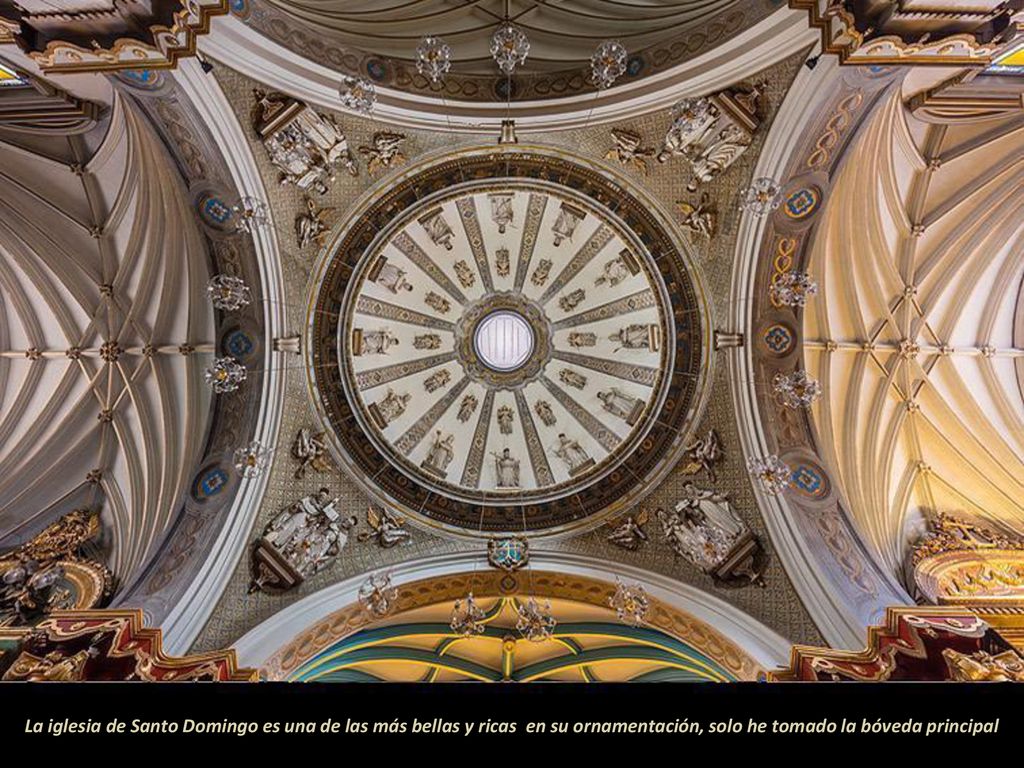 La iglesia de Santo Domingo es una de las más bellas y ricas en su ornamentación, solo he tomado la bóveda principal