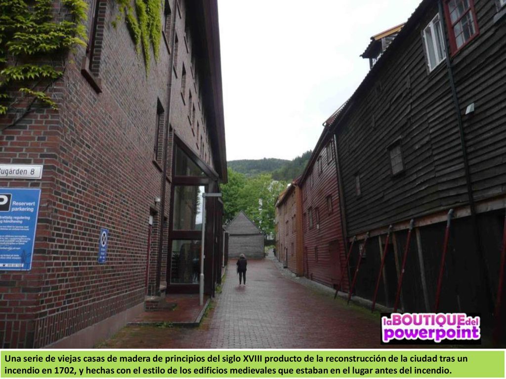 Una serie de viejas casas de madera de principios del siglo XVIII producto de la reconstrucción de la ciudad tras un incendio en 1702, y hechas con el estilo de los edificios medievales que estaban en el lugar antes del incendio.