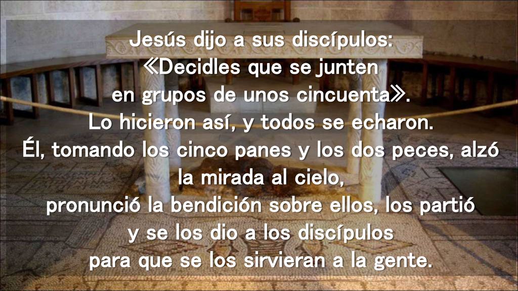 Jesús dijo a sus discípulos: «Decidles que se junten en grupos de unos cincuenta».