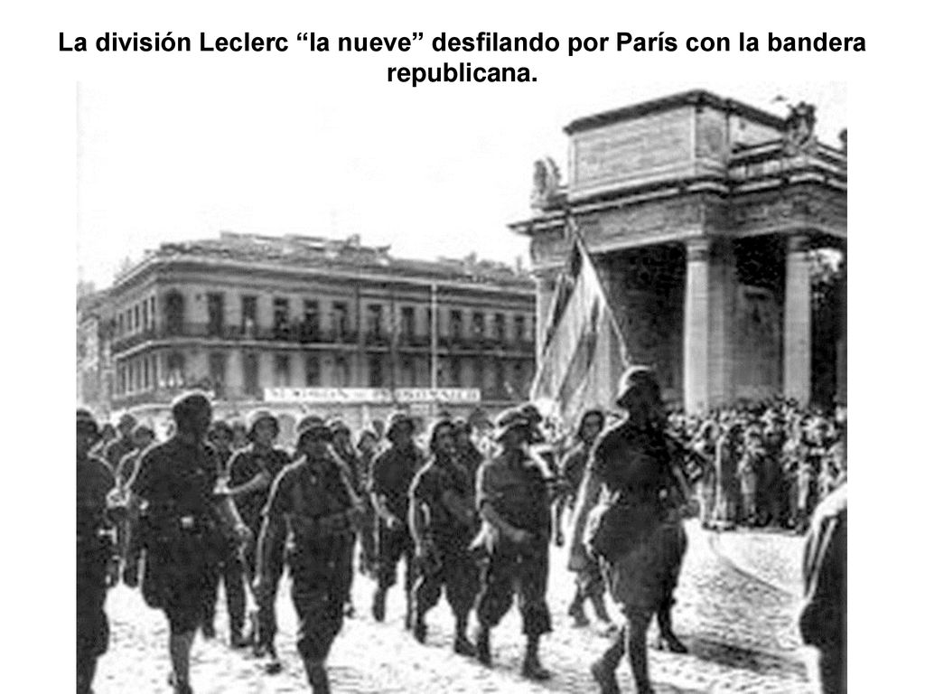 La división Leclerc la nueve desfilando por París con la bandera republicana.
