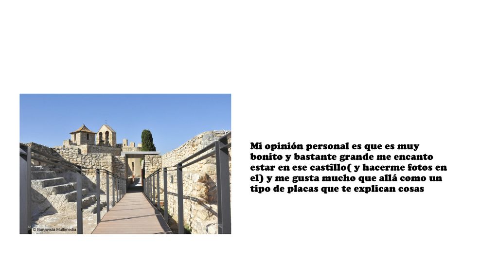 Mi opinión personal es que es muy bonito y bastante grande me encanto estar en ese castillo( y hacerme fotos en el) y me gusta mucho que allá como un tipo de placas que te explican cosas