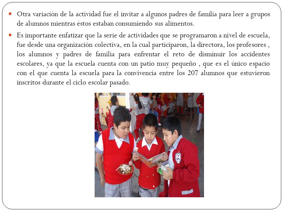 Otra variación de la actividad fue el invitar a algunos padres de familia para leer a grupos de alumnos mientras éstos estaban consumiendo sus alimentos.