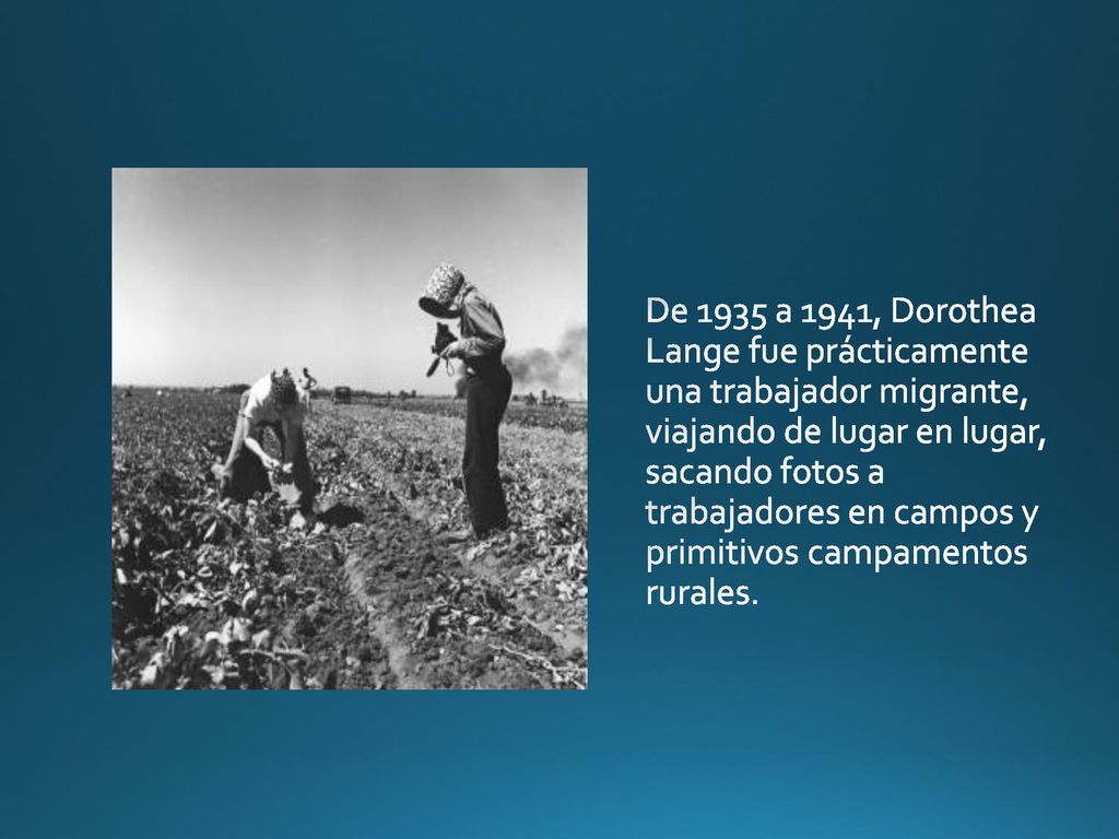 De 1935 a 1941, Dorothea Lange fue prácticamente una trabajador migrante, viajando de lugar en lugar, sacando fotos a trabajadores en campos y primitivos campamentos rurales.
