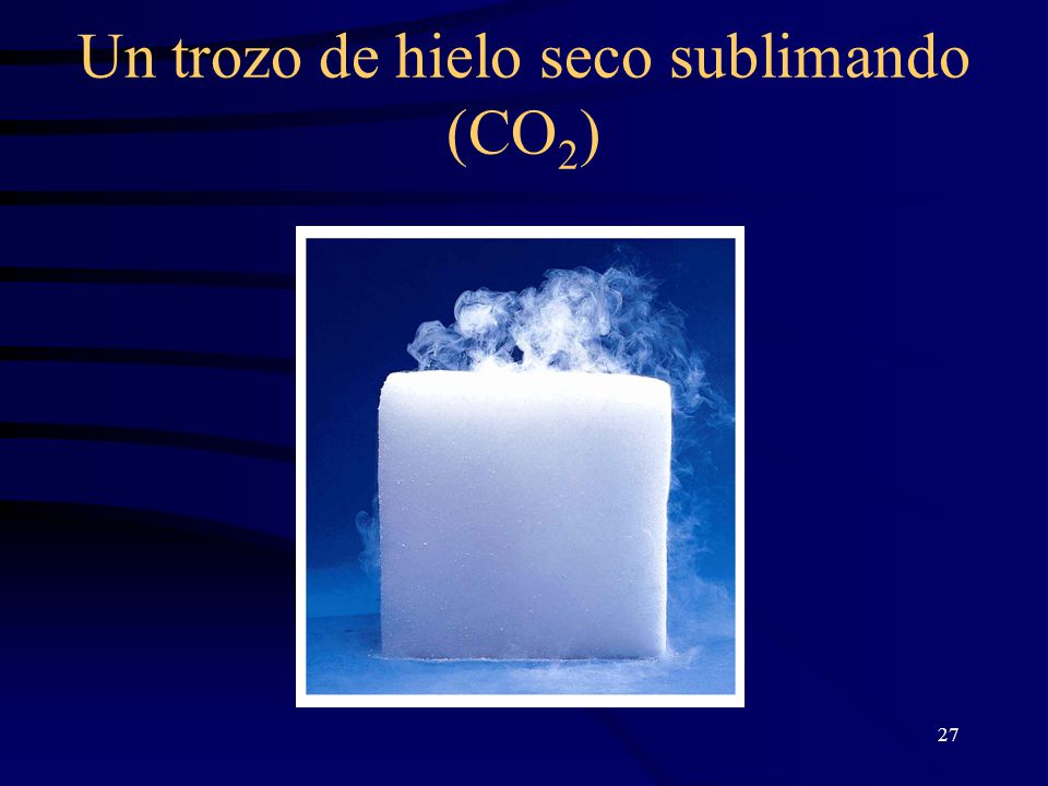 Un trozo de hielo seco sublimando (CO2)