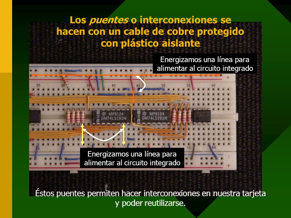Los puentes o interconexiones se hacen con un cable de cobre protegido con plástico aislante