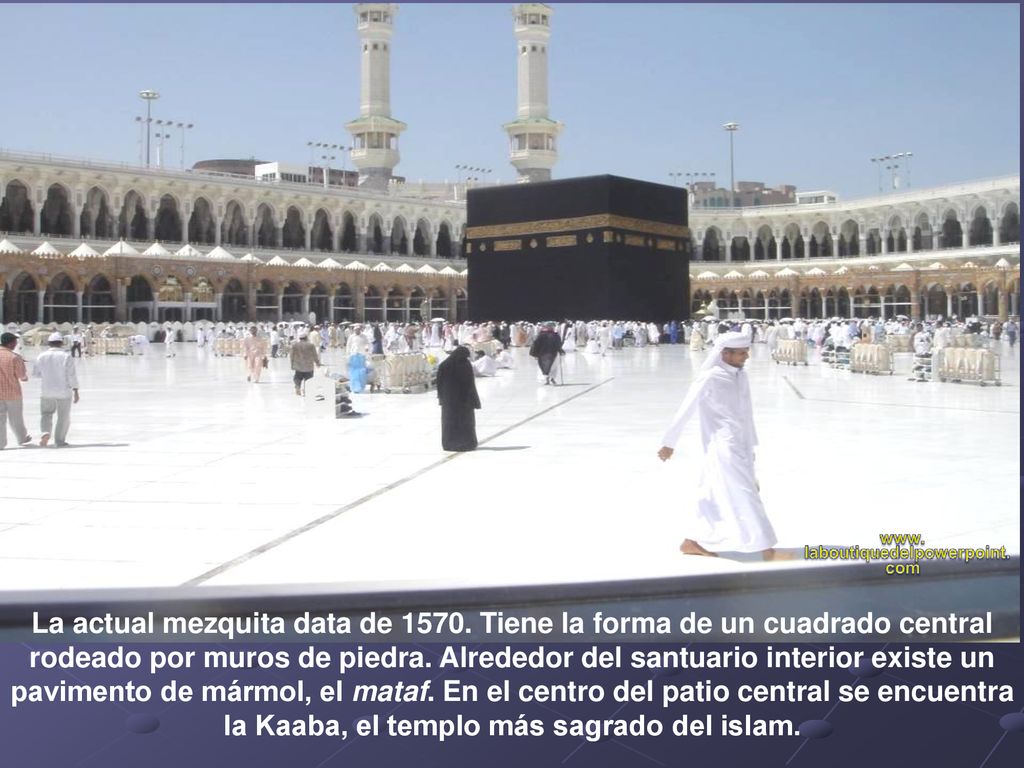 La actual mezquita data de Tiene la forma de un cuadrado central