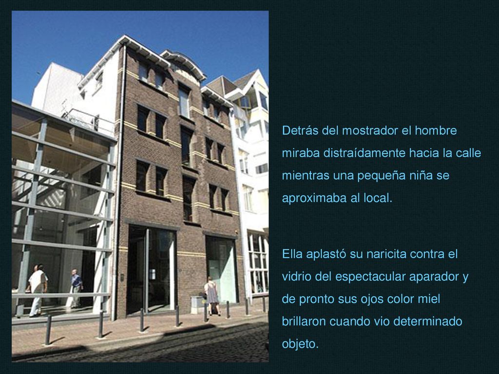 Detrás del mostrador el hombre miraba distraídamente hacia la calle mientras una pequeña niña se aproximaba al local.