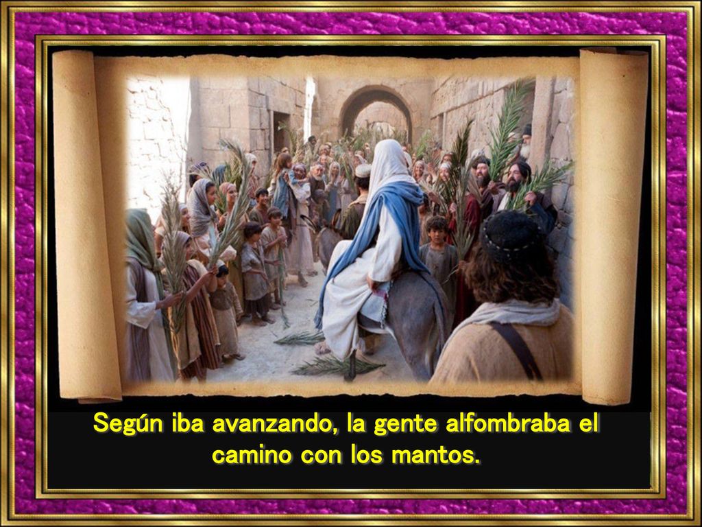 Según iba avanzando, la gente alfombraba el camino con los mantos.