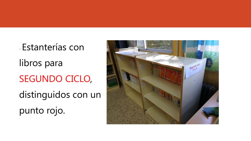 - Estanterías con libros para SEGUNDO CICLO, distinguidos con un punto rojo.