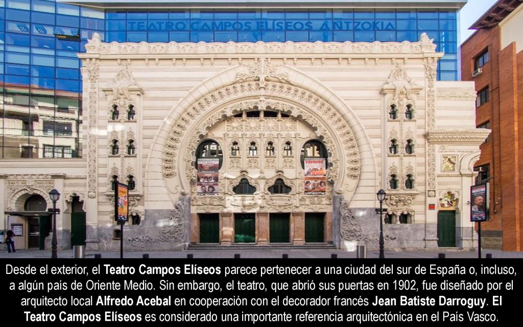 Desde el exterior, el Teatro Campos Elíseos parece pertenecer a una ciudad del sur de España o, incluso, a algún país de Oriente Medio.