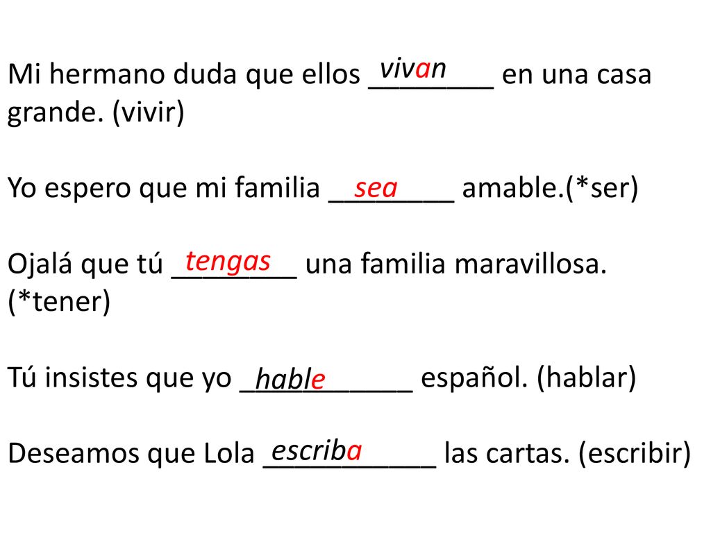 Mi hermano duda que ellos ________ en una casa grande