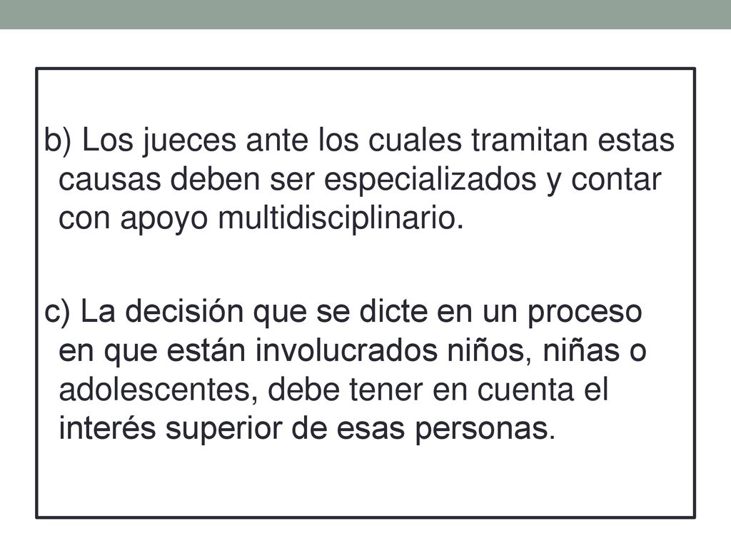 b) Los jueces ante los cuales tramitan estas causas deben ser especializados y contar con apoyo multidisciplinario.