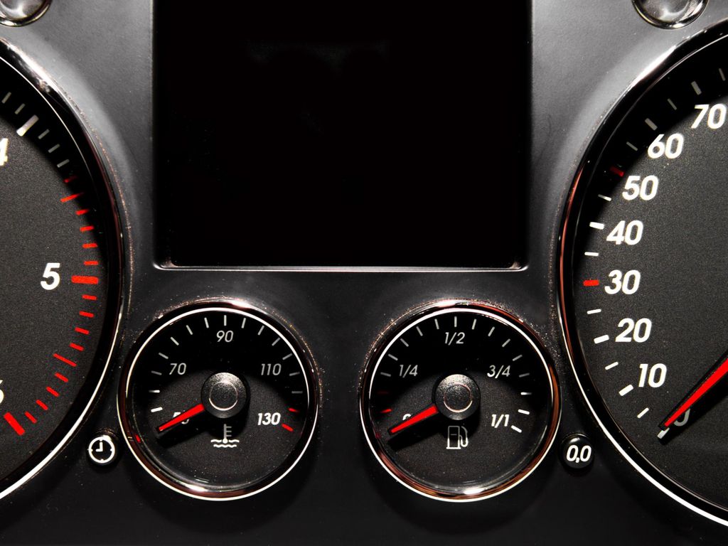 Se inicia con cero Data. Por eso se nace sin indicadores (un auto quieto no da indicadores)