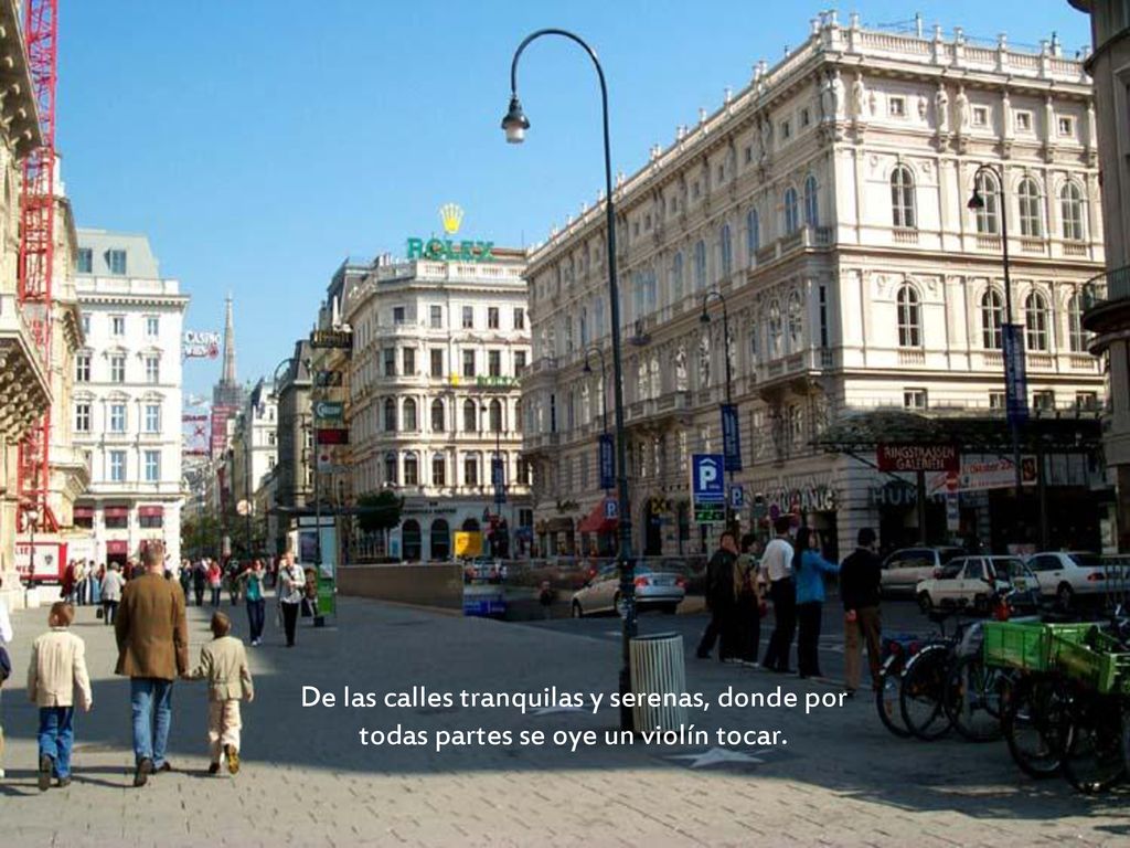 De las calles tranquilas y serenas, donde por todas partes se oye un violín tocar.