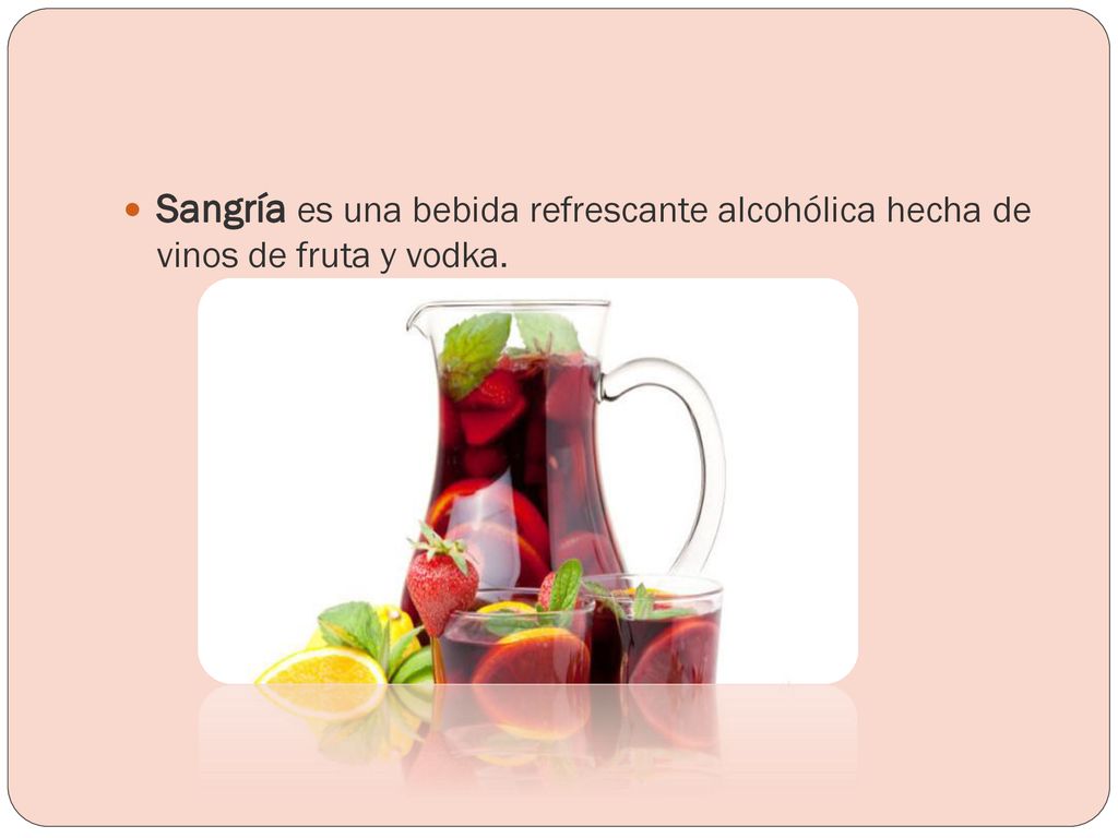 Sangría es una bebida refrescante alcohólica hecha de vinos de fruta y vodka.