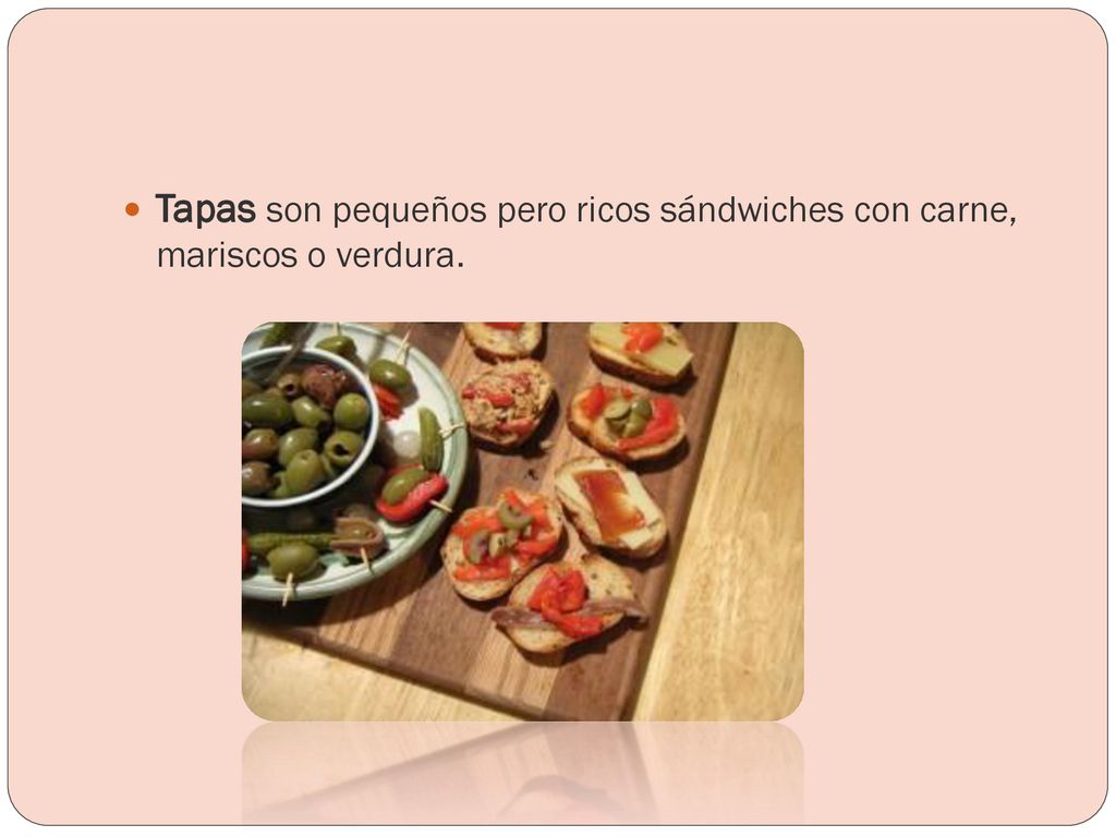 Tapas son pequeños pero ricos sándwiches con carne, mariscos o verdura.
