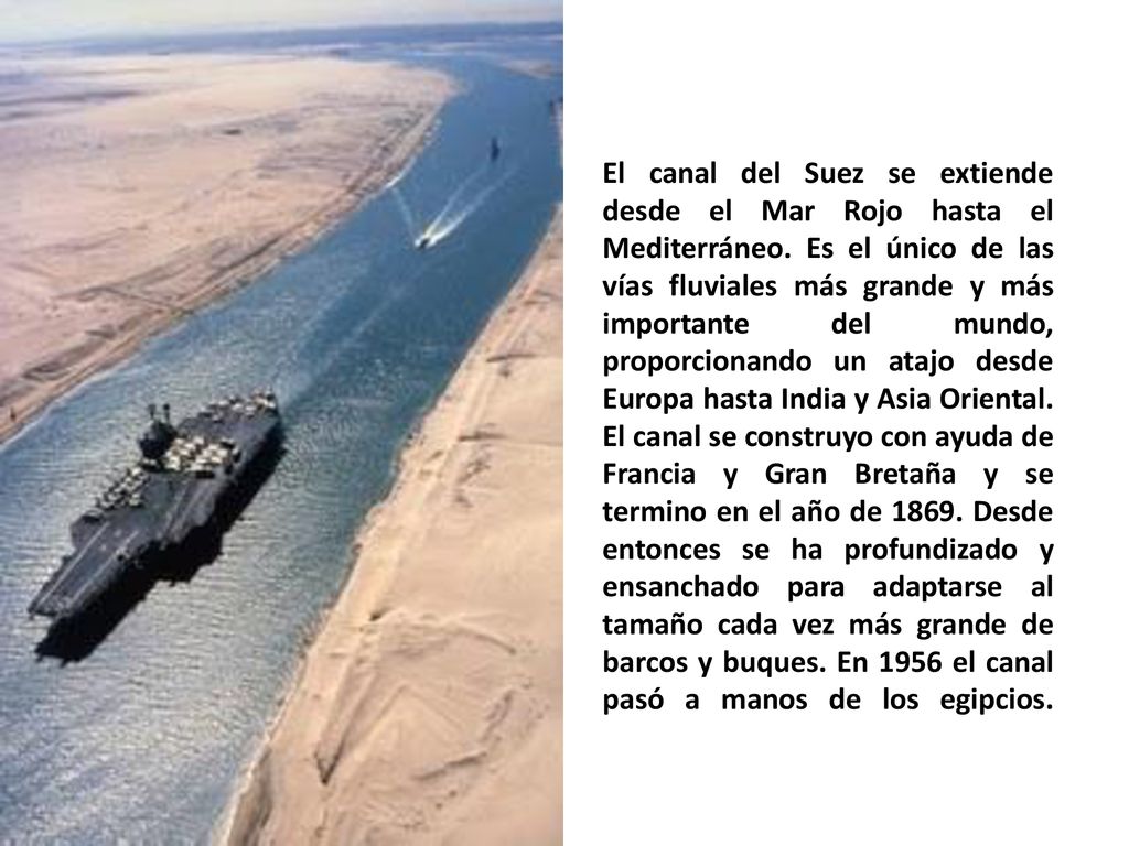El canal del Suez se extiende desde el Mar Rojo hasta el Mediterráneo