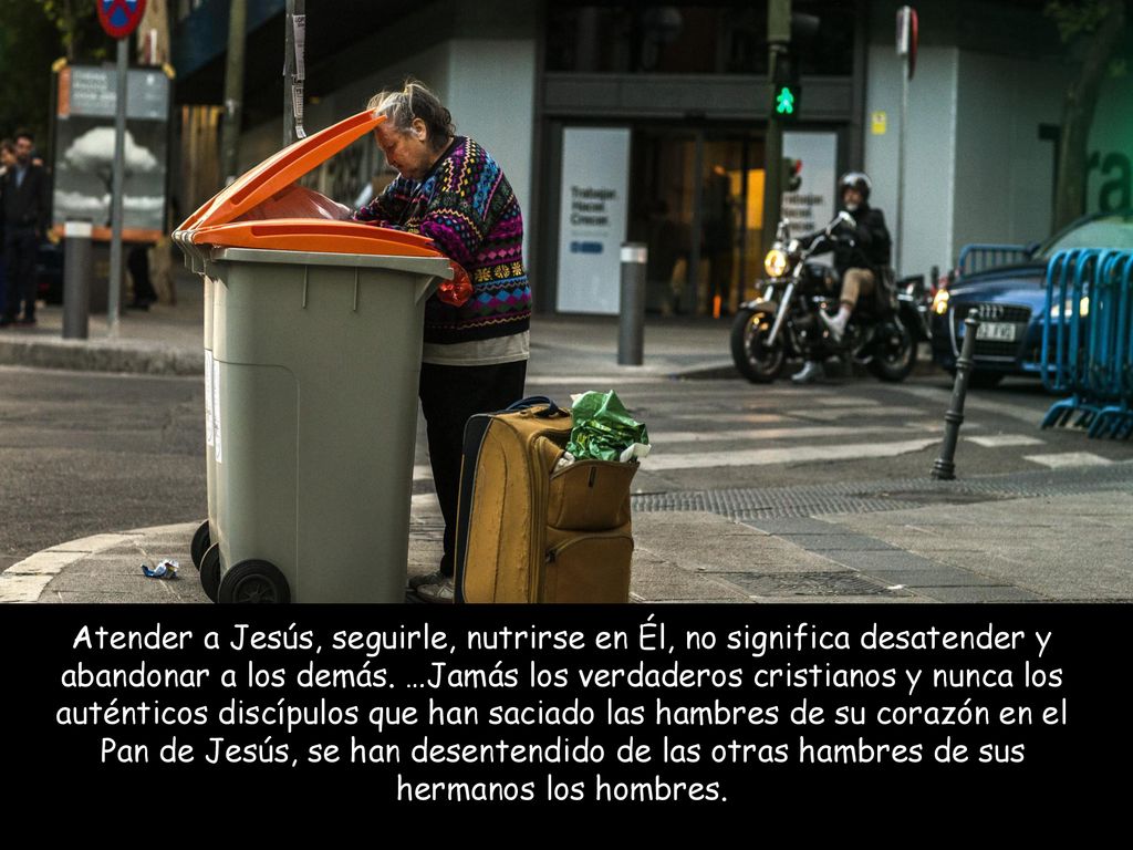 Atender a Jesús, seguirle, nutrirse en Él, no significa desatender y abandonar a los demás.