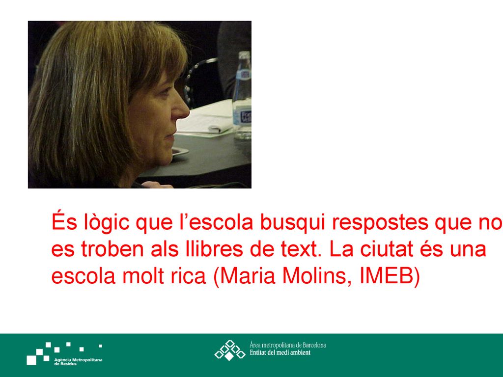 És lògic que l’escola busqui respostes que no es troben als llibres de text.